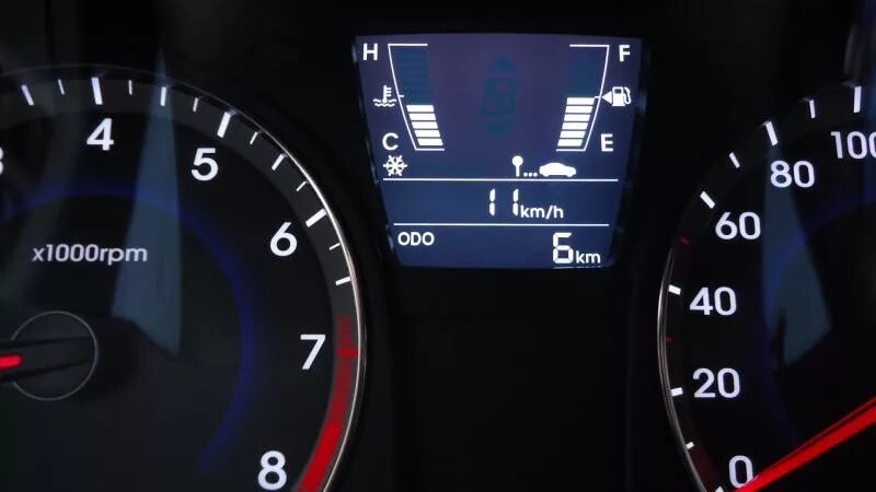 Панель приборов hyundai solaris индикация. Hyundai solaris приборная панель значки. Приборная панель солярис 2017. Панель приборов на хендай солярис 1 тюнинг. Панель приборов хендай солярис 2019.