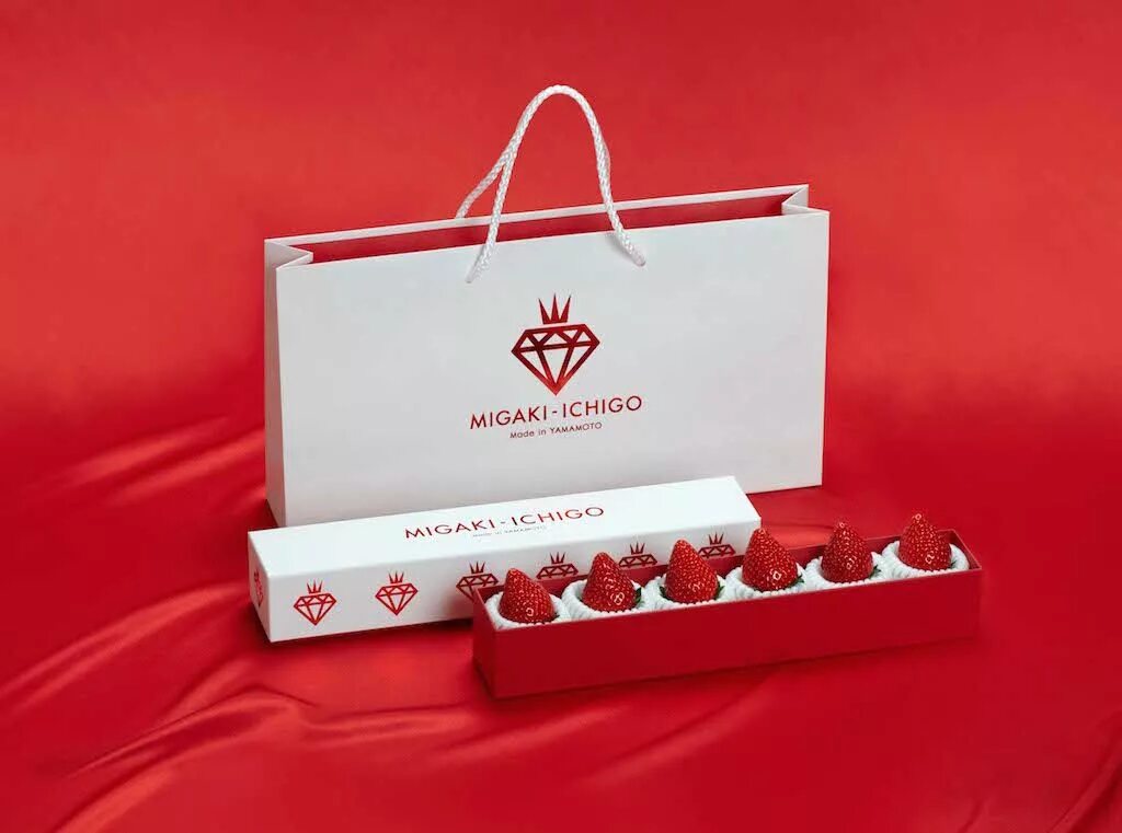 Love package. Strawberries packaging. migaki-ichigo упаковка. strawberry package. chocolate packaging with strawberry.