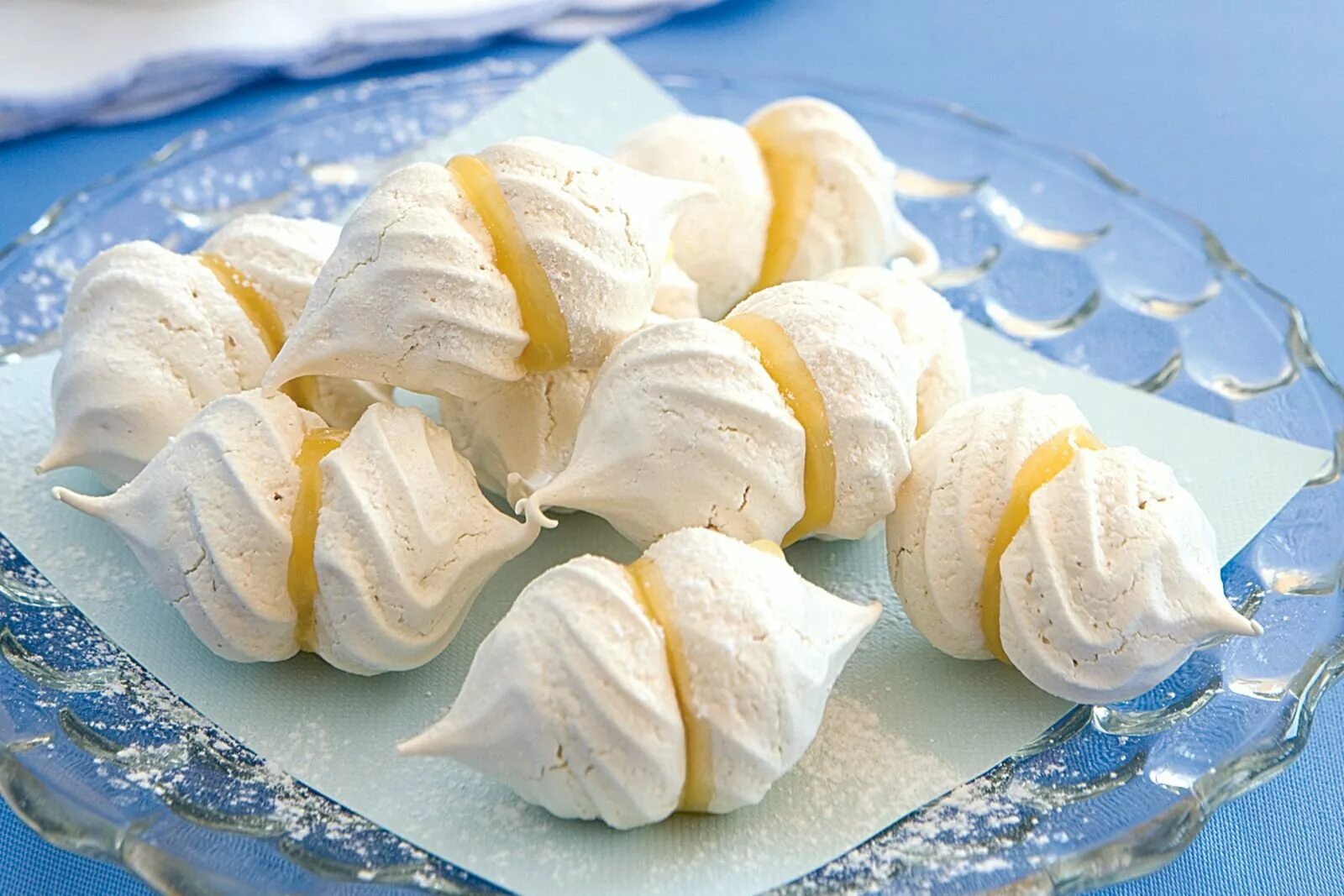 Меренги какая температура. Безе, меренга — Meringue. Меренга p-113. Безе воздушное "меренги Classic". Пирожное воздушное с кремом двойное.