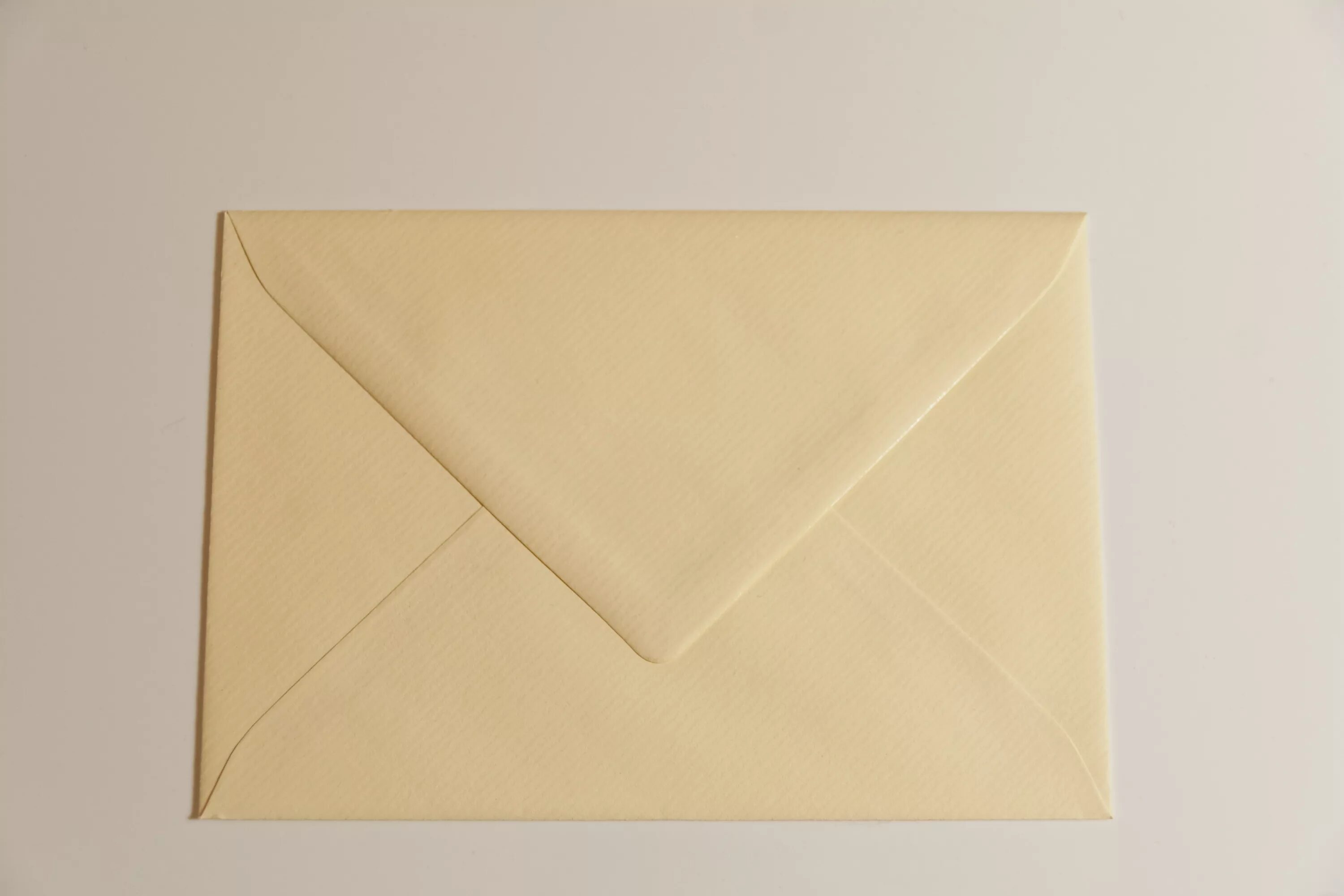 Бумажный конверт. Бумажный конверт большой. Конверт почтовый бумажный. Бумага для конвертов.