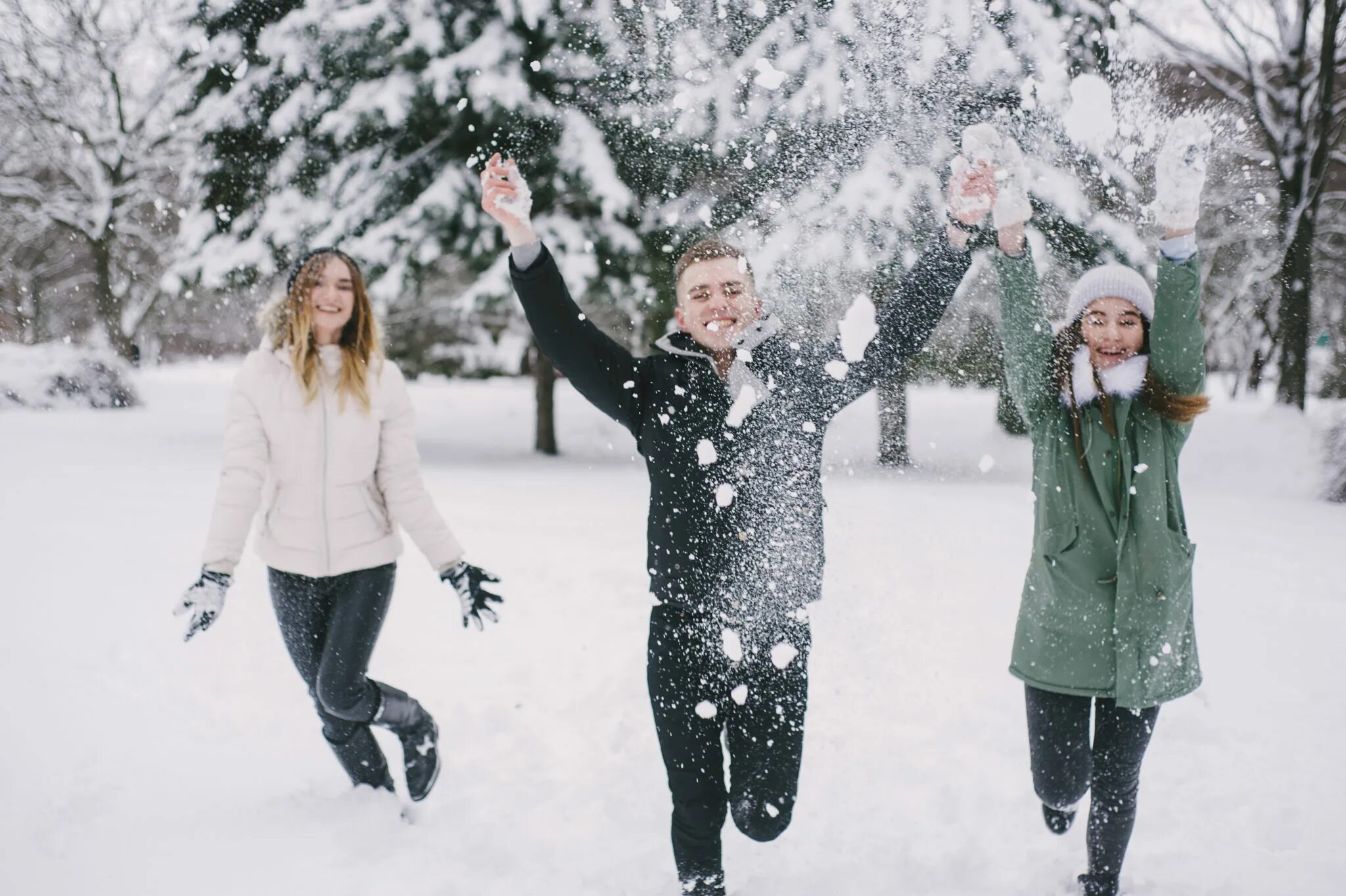 Веселье снежинки. Веселье зимой. Новогодний каток. Зимнее веселье. Веселье зимой.