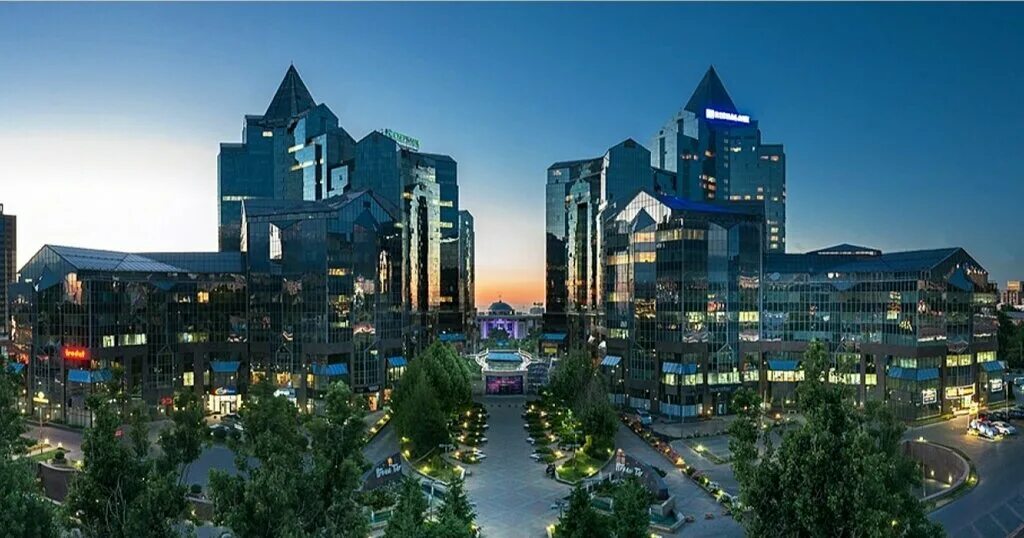 алма тау жилой комплекс в алматы. аль фараби улица алматы. алматы, комплекс нурлы-тау. бц нурлы тау. здание аль фараби алма ата.