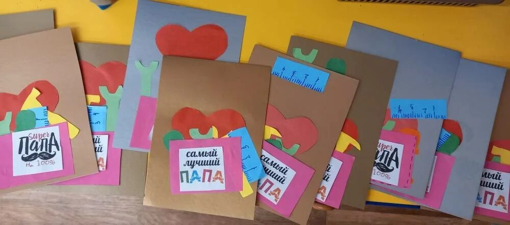 Открытка для папы средняя группа день отца. Открытка папе. Открытка для пап старшая группа. Подарки для пап. Открытка для папы средняя группа день отца.