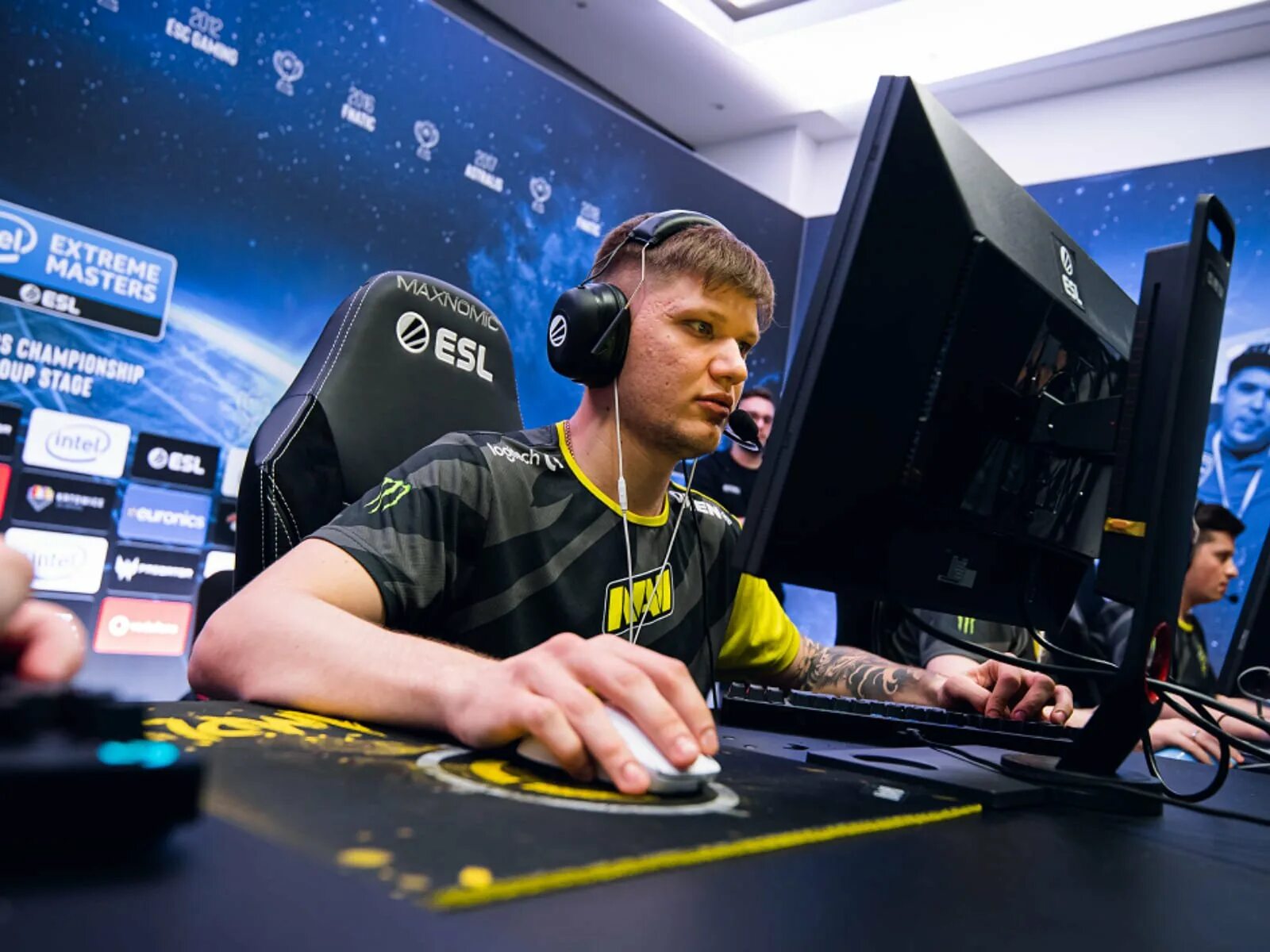 Grip cs. Киберспорт Navi s1mple. Симпл игрок нави. Симпл КИБЕРСПОРТСМЕН 2022.