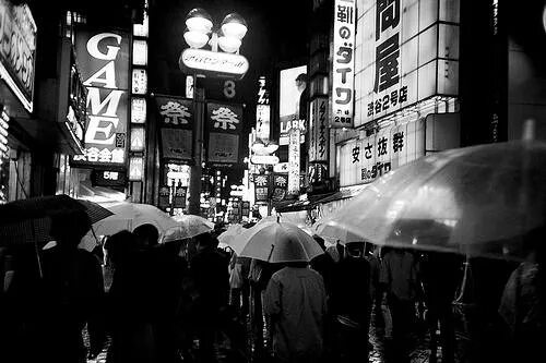 Tokyo black. Черно белая Япония. Черно белый Токио. Эстетика Японии чб. Япония чб Токио.