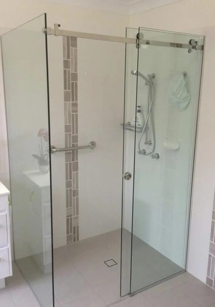 Душевая перегородка с дверью для душа 132см. Душевая кабина модель Full Glass Shower Room ks0909 стекло 6мм. Система АКВАСЛАЙД душевая. Душевая стеклянная распашная Титан. Раздвижные стекла для душа