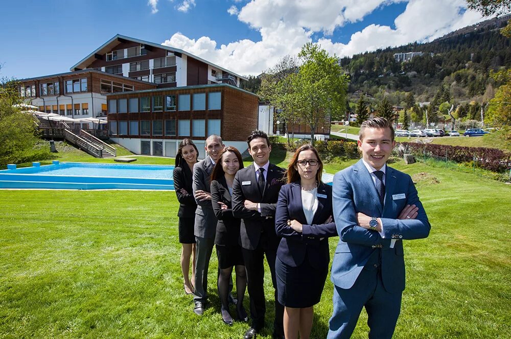 Les Roches Швейцария. Школа Glion Швейцария. Les Roches International School of Hotel Management. Ля Рош университет Швейцария. Ресторанно гостиничный менеджмент