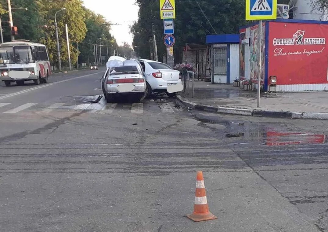 Авария Кирова Вольская в Самаре. Авария проспект Кирова Вольская. Кирова Вольская ДТП Самара. Авария в Самаре проспект Кирова Вольская.