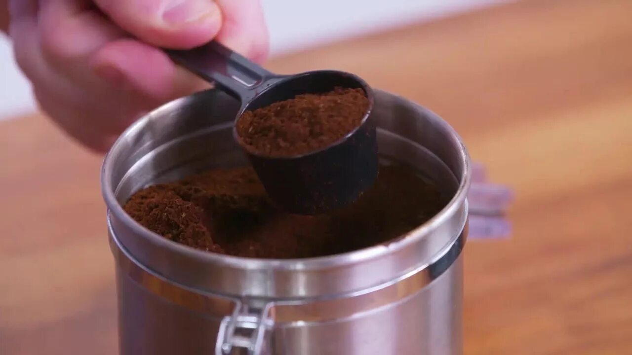 Молет кофе или мелет кофе. Delonghi кофемашина как варить молотый кофе. как приготовить кофе в кофемашине delonghi из молотого кофе. de longhi magnifica evo как использовать молотый кофе.