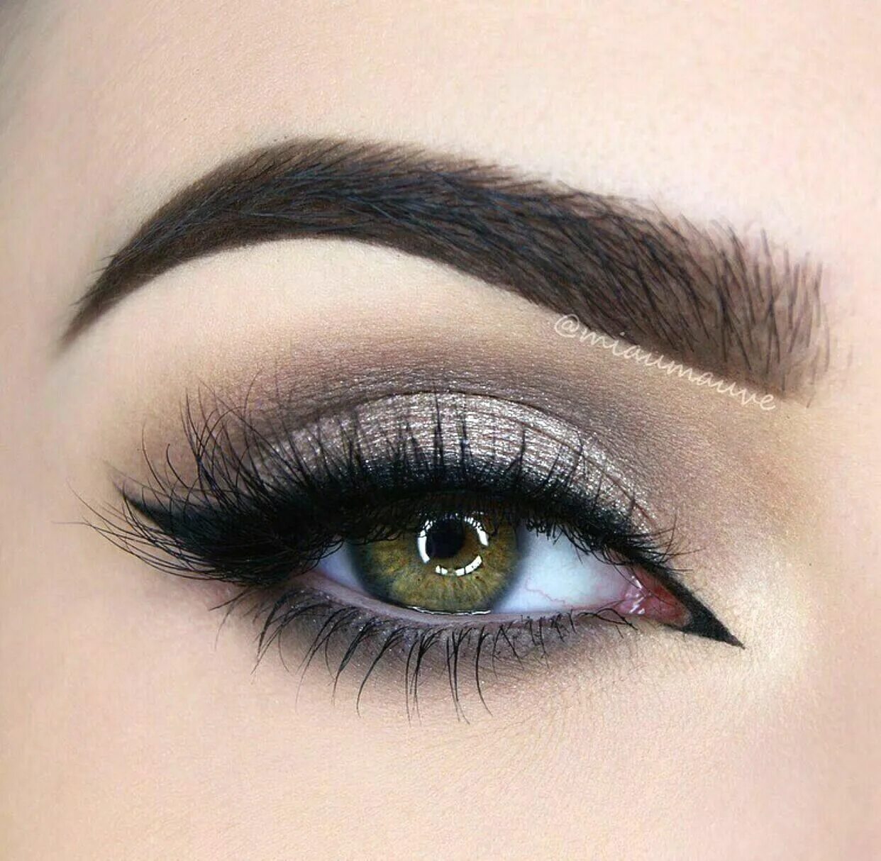 Макияж глаз make up глаз. Макияж смоки айс со стрелками. смоки айс с растушеванной стрелкой. макияж растушеванная стрелка смоки. мейкап смоки айс для зеленых глаз.