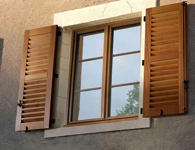 Ставни в деревянном доме. Откидные ставни veka. Ставни оконные деревянные. Ставни на окна для дачи деревянные. Ставни в деревянном доме.