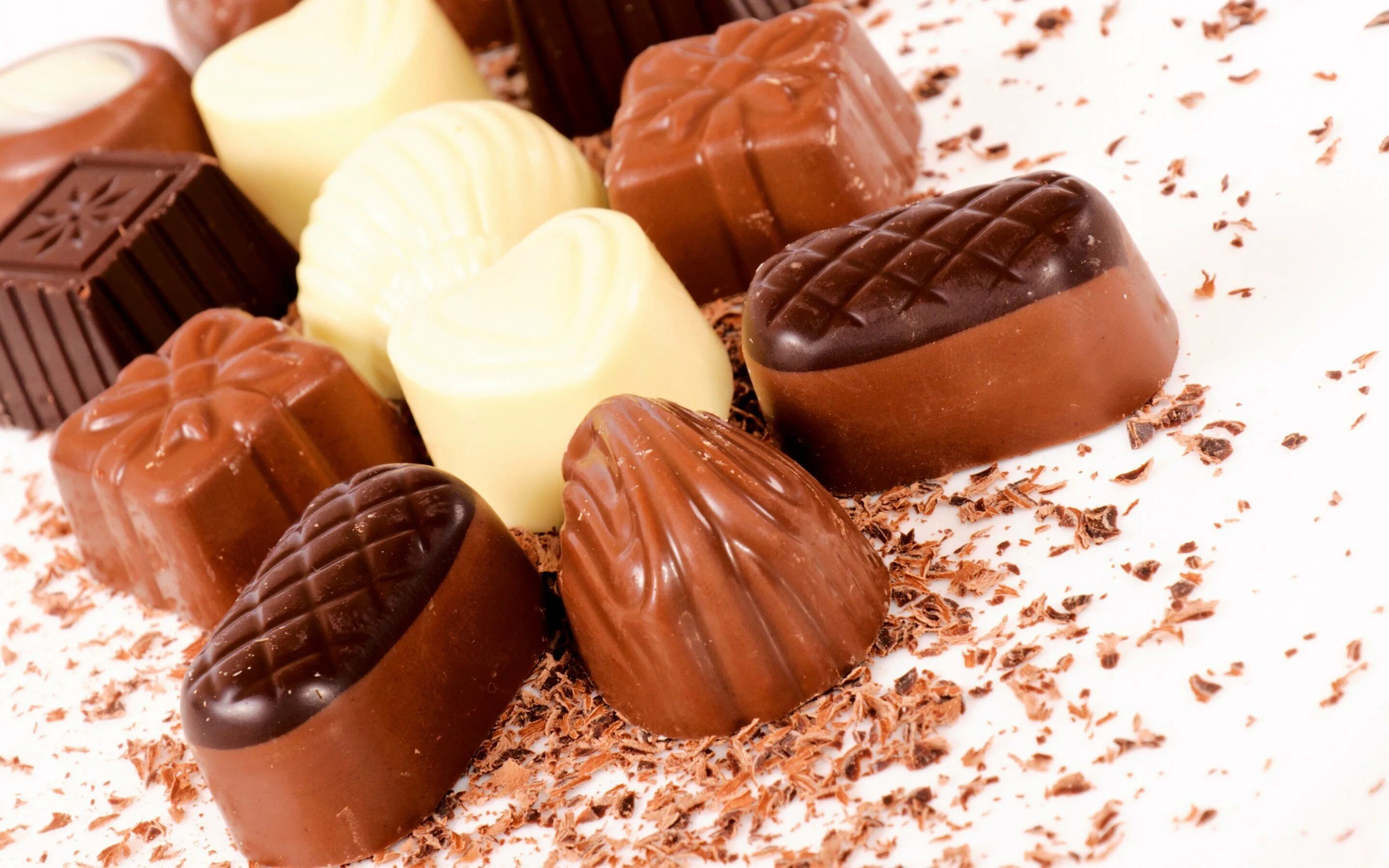 конфеты из белого шоколада. шоколадные конфеты коркунов. конфеты шоколадные белый шоколад. шоколадные конфеты ассорти. белый трюфель в белом шоколаде.