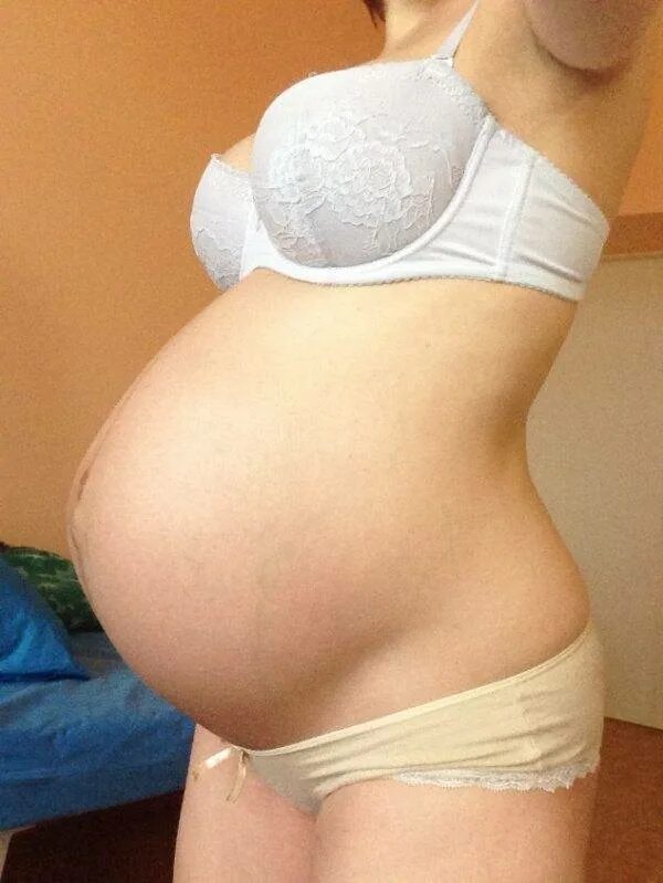 Живот беременной. Живот на 40 неделе беременности. Животик на 40 неделе беременности. 40 недель слабость