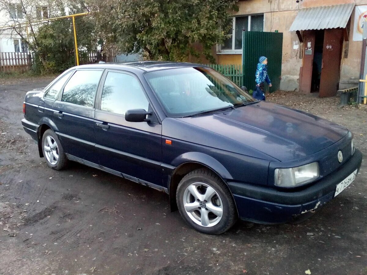 Volkswagen Passat 1993 седан. Фольксваген Пассат в3 1993. Volkswagen Passat b3 седан 1.8. Volkswagen Passat b3 синий. Купить фольксваген пассат в3