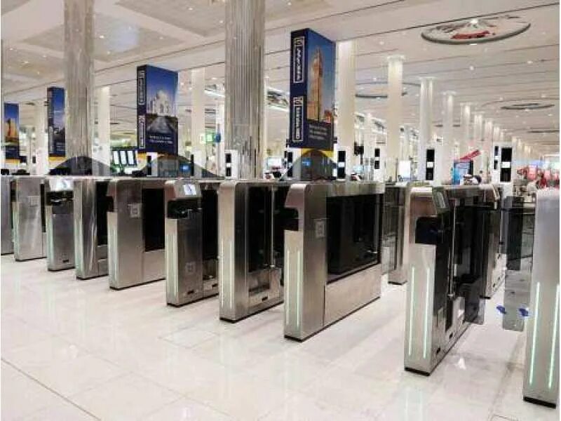 Аэропорт дубай багаж. Gate в аэропорту. дубай аэропорт gate f. смарт гейт в аэропорту. дубай выход из аэропорта.