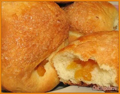 Дрожжевые пирожки в духовке с курагой