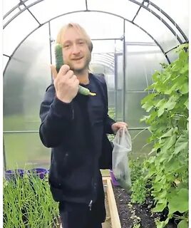 Женя продает