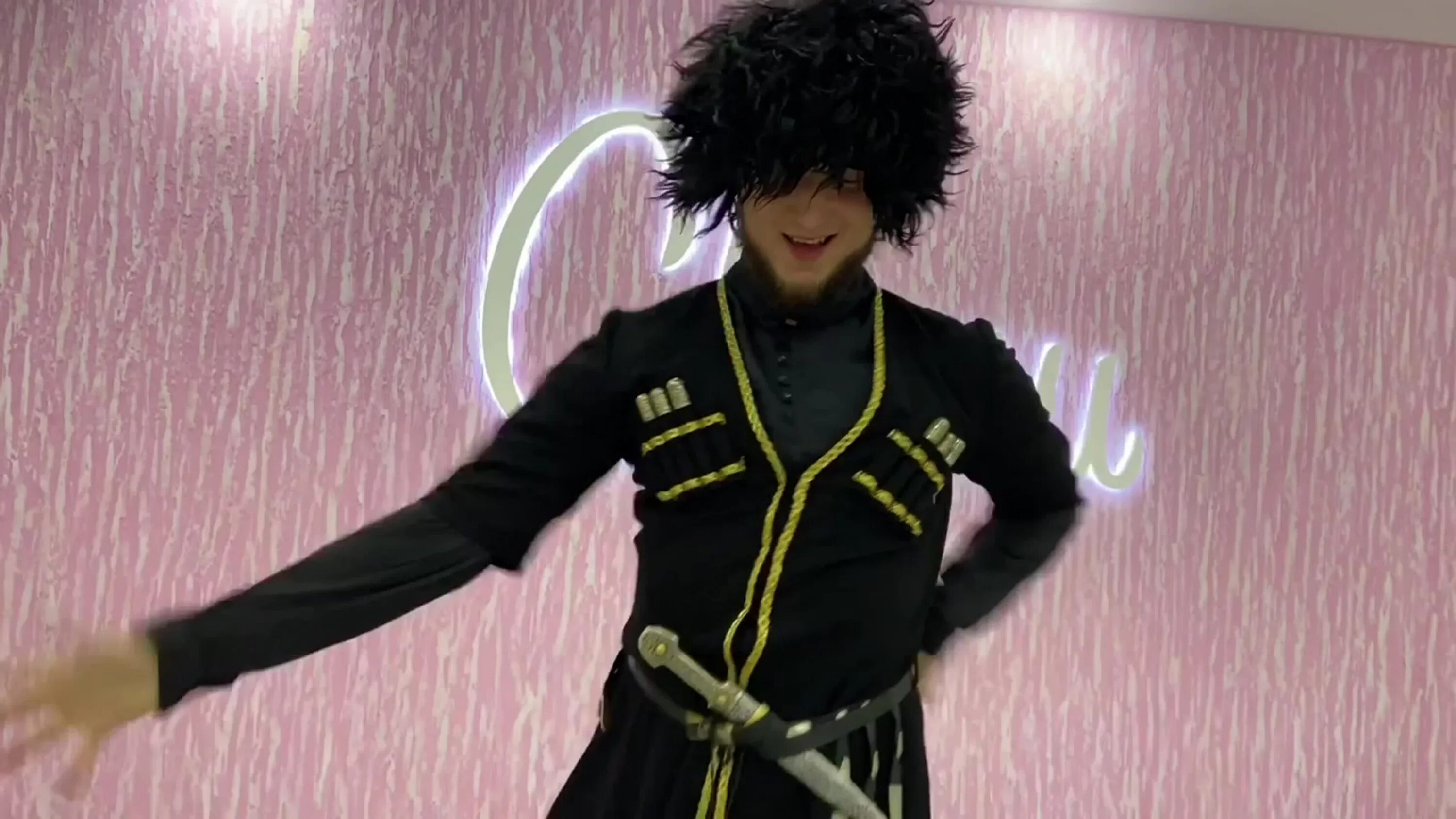 Мальчики сильные лезгинка танцоры. Негр танцует лезгинку. Лезгинка искандер алиев. Невъебенная лезгинка. Джигит кавказа ансамбль.