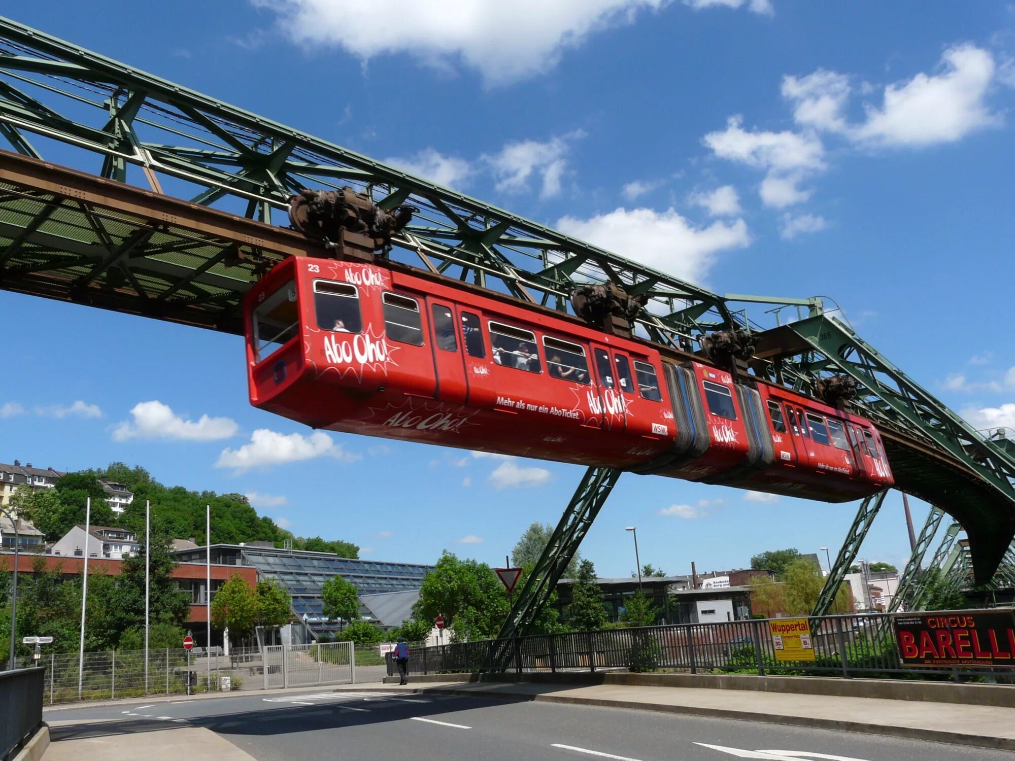 Канатная дорога метро. Вуппертальская подвесная дорога Германия. Монорельс Вупперталь. Подвесная железная дорога в Германии Вуппертальская Германия. Монорельсовая дорога Вуппертальская.