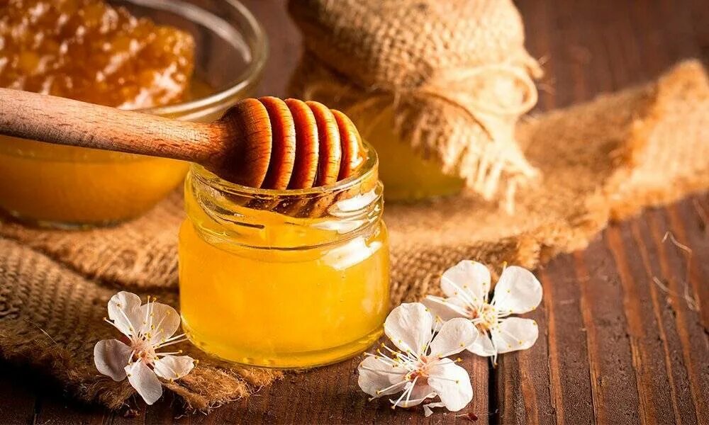 Honey медовый. Медовый массаж. Мед на коже. Медовая маска. Мёд натуральный.