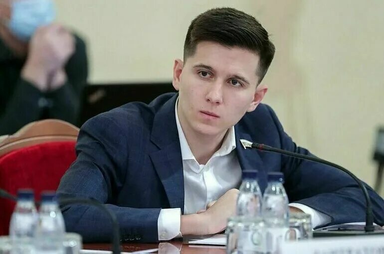 Гулин депутат госдумы. Депутат. Биография гулина. Биография гулина. Мэр города радужный гулина.