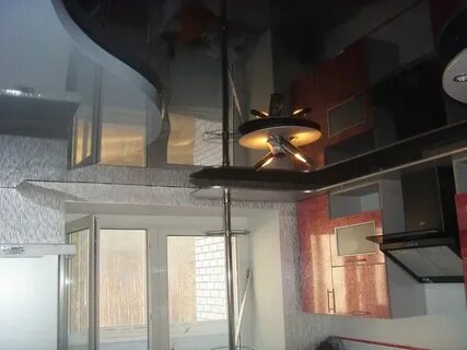 Натяжной потолок на кухню с колонкой
