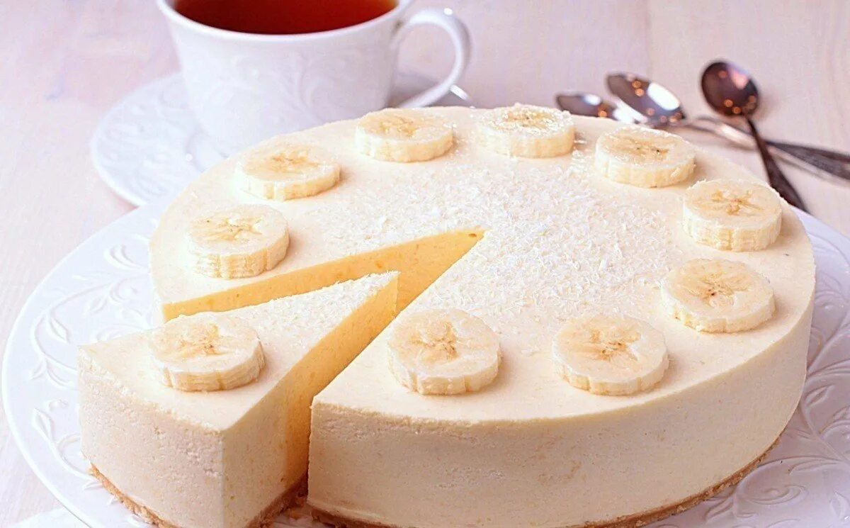 Банановый чизкейк. Торт банановый чизкейк. Банановый чизкейк с творогом без выпечки. Торт банановый чизкейк без выпечки.