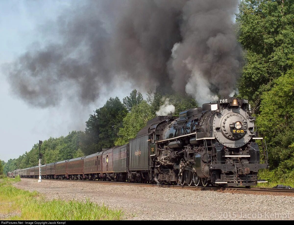 NKP 765. Паровоз QJ Bachmann. Паровоз 765. Паровоз с дорогой. Паровоз с углем