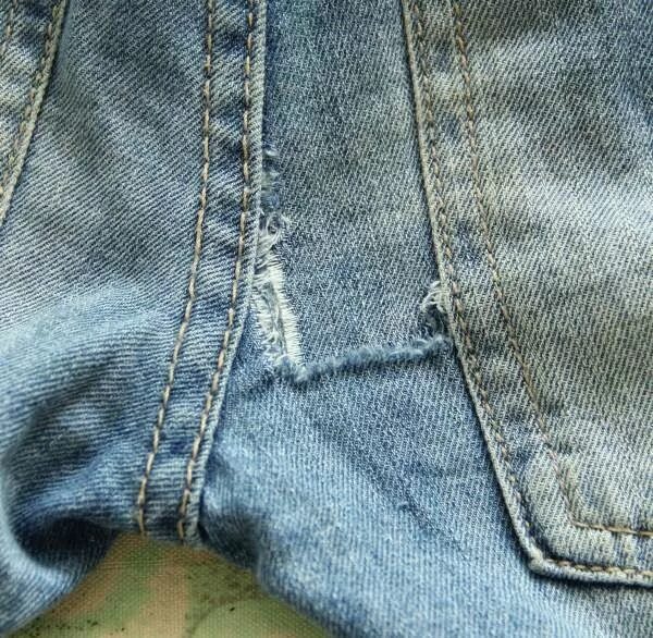 Заплатка на джинсы между ног. Красивые заплатки на джинсы. Заштопать дырку на джинсах вручную.