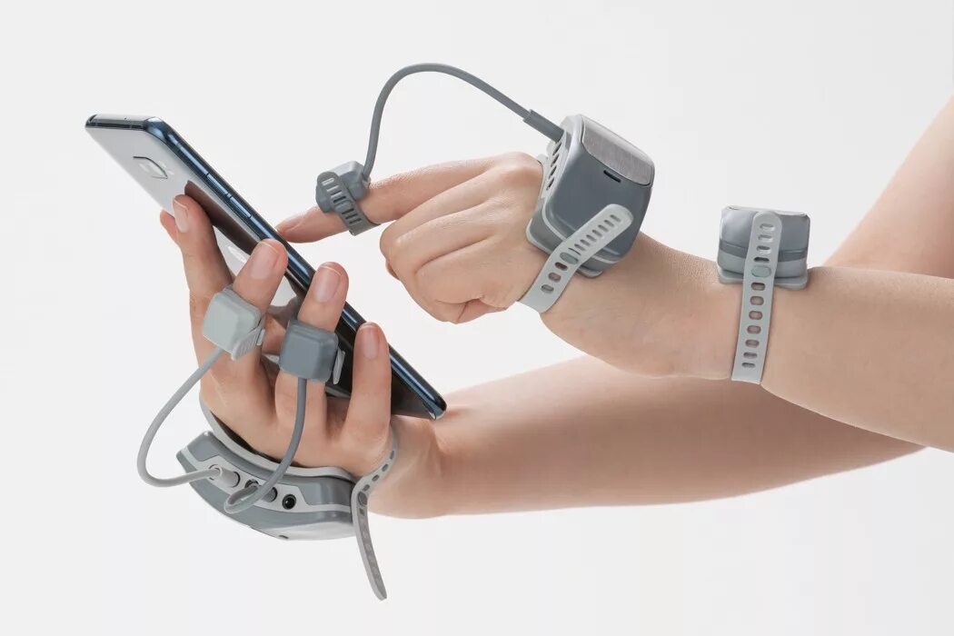 Daily devices. Перчатка sensorehab для реабилитации. smart wearable devices модель. wearable devices на белом фоне. smart wearable device hoco.