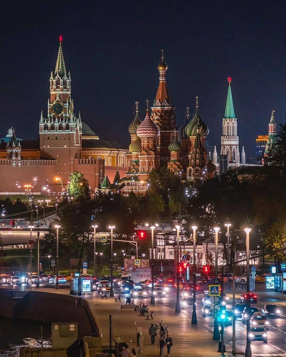 Популярные города москвы. Кремль,красная площадь, Арбат. Ночной Кремль Москва. Москва ночью. Вид на Кремль ночью.