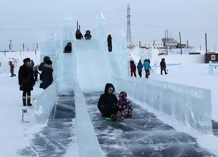 Ледяная горка на берегу финского