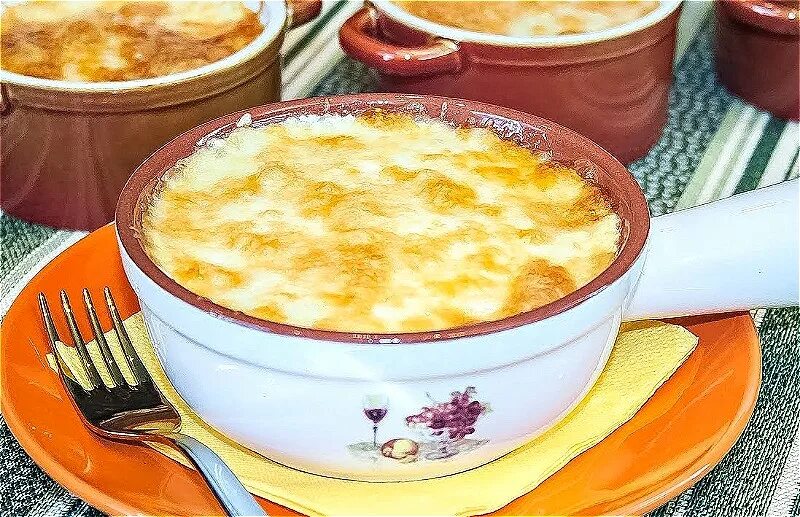 Жульен на сковороде с грибами. Как готовить жульен со сливками. Жульен в мультиварке. Жульен на сковороде. Жюльен.