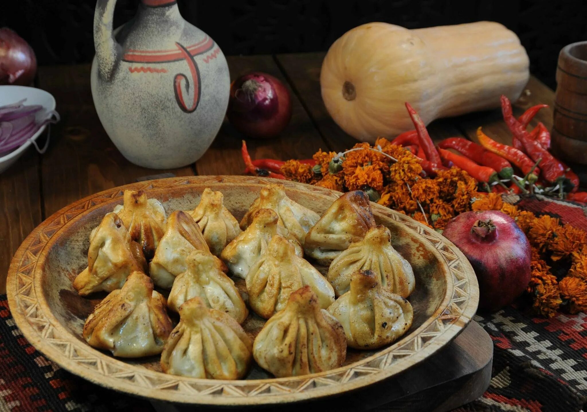 Черкесские блюда. Грузинская кухня хинкали. Еда народов Северного Кавказа хинкали. Gruzinskaya кухня Оджахури. Национальная кухня Северного Кавказа хинкал.