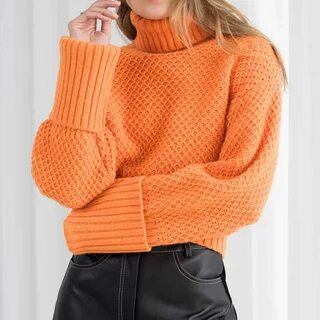 Оранжевый свитер женский
