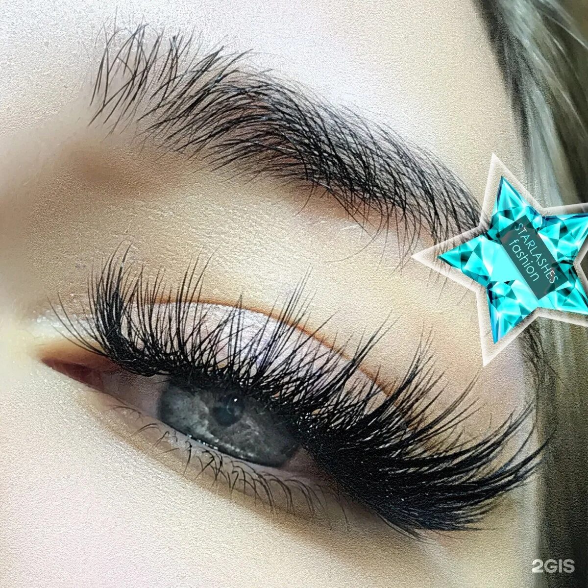 ресницы эффект подводки. ресницы 2д изгиб l стрелка. наращивание эффектом стрелок. эффект подводки наращивание ресниц. 2д лисий изгиб l.