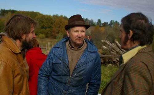 Лучшие комедии про русскую деревню. Кино про деревню комедия россия. сериал про деревню комедия. комедии про деревню. сериал про деревню и деревенскую жизнь русские комедийные.