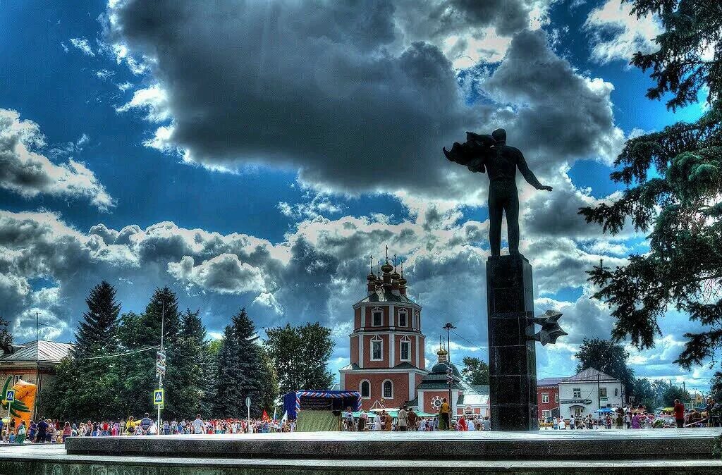 Сайт г гагарин. Город Гагарин Смоленская область. Город Гжатск Гагарин. Гагарин памятник в Гжатске. Памятники города Гагарин Смоленской области.