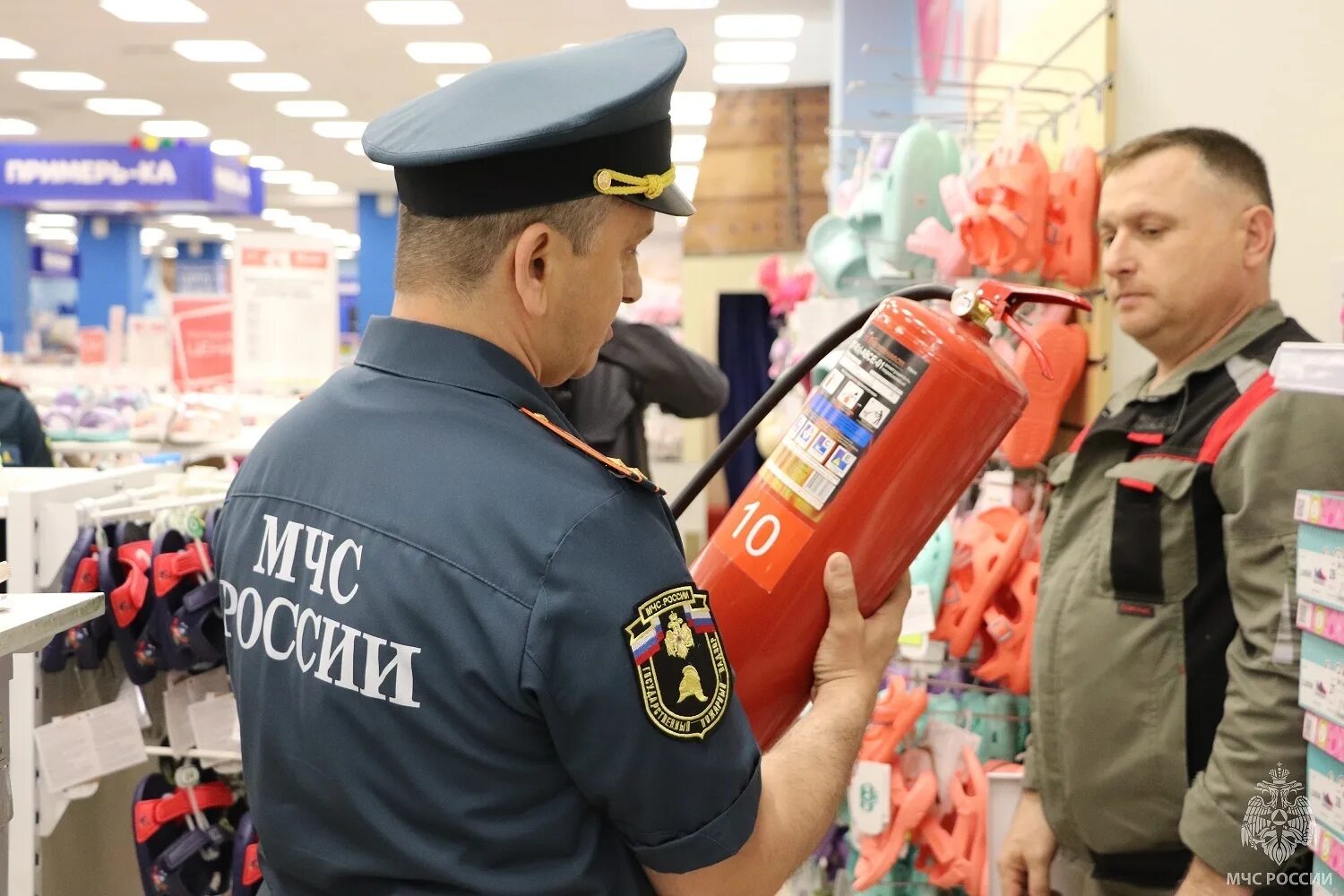 Инспектор мчс. Сотрудники мчс гпн. Инспекторов мчс россии. «электронный инспектор мчс». Форма пожарного инспектора.