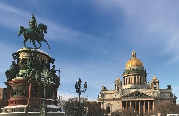 Palace bridge отель санкт-петербург. Туристы на дворцовой площади. Санкт-петербург зимний дворец карета. Как сделать красивое фото на дворцовой площади. Санкт-петербург туризм эстетика.