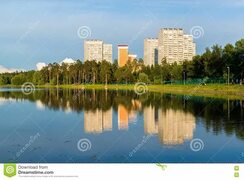 Заход солнца на озере школ в районе Zelenograd Москвы, России Стоковое Фото - изображение насчитывающей день, сосенка: 81251548