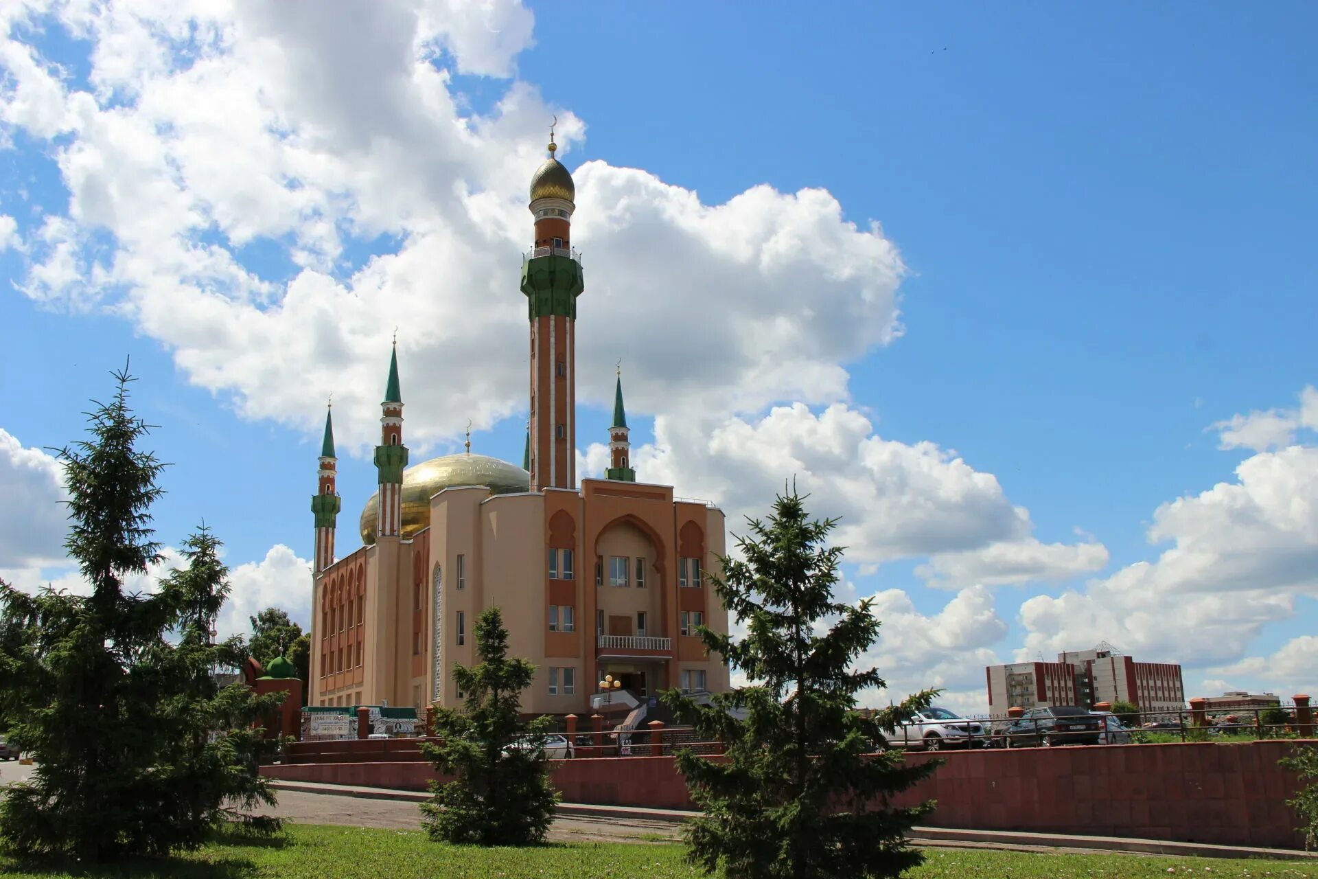 Альметьевск казань город. Татарстан альметьевский р. Альметьевск лето. Мечеть галеева альметьевск. Альметьевск центр города.