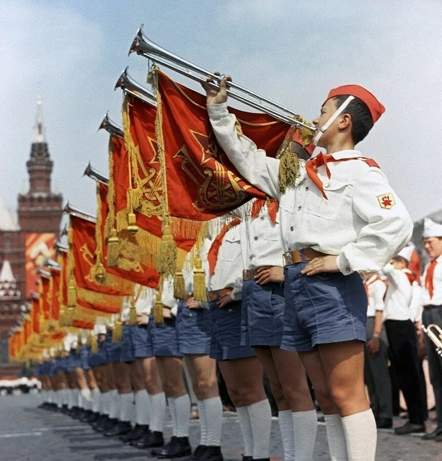 19 май 2015. Пионер-горнист СССР. Парад пионеров на красной площади 1982. Пионеры СССР 19 мая. Парад пионеров СССР.