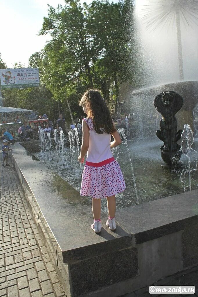 Я эту девочку в фонтане искупаю песня. Фонтан &quot;с девушкой&quot;. я эту девушку в фонтане искупаю.