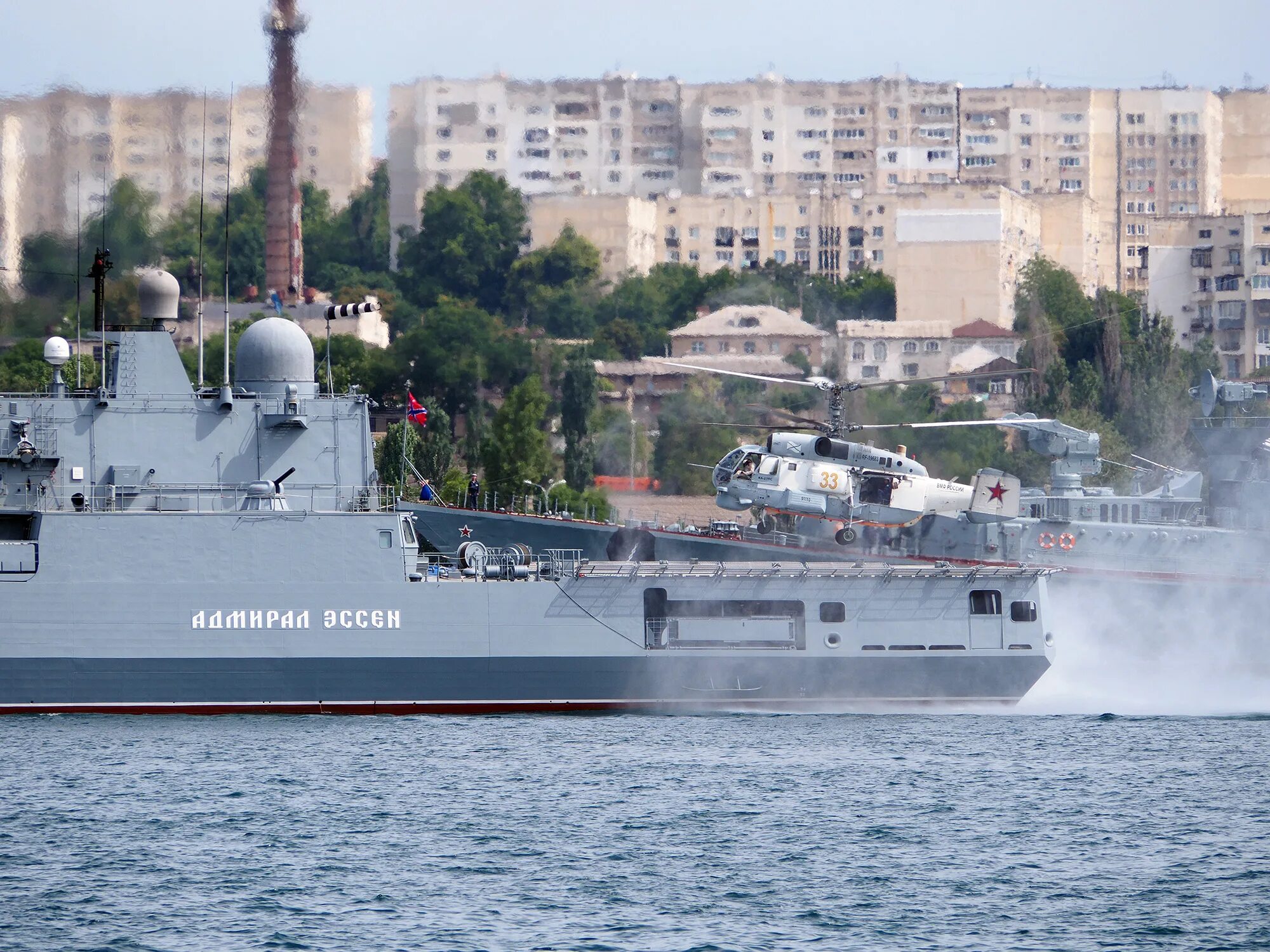 Фрегат Черноморского флота "Адмирал Эссен". Адмирал Эссен сторожевой корабль. Севастополь корабль Адмирал Эссен.