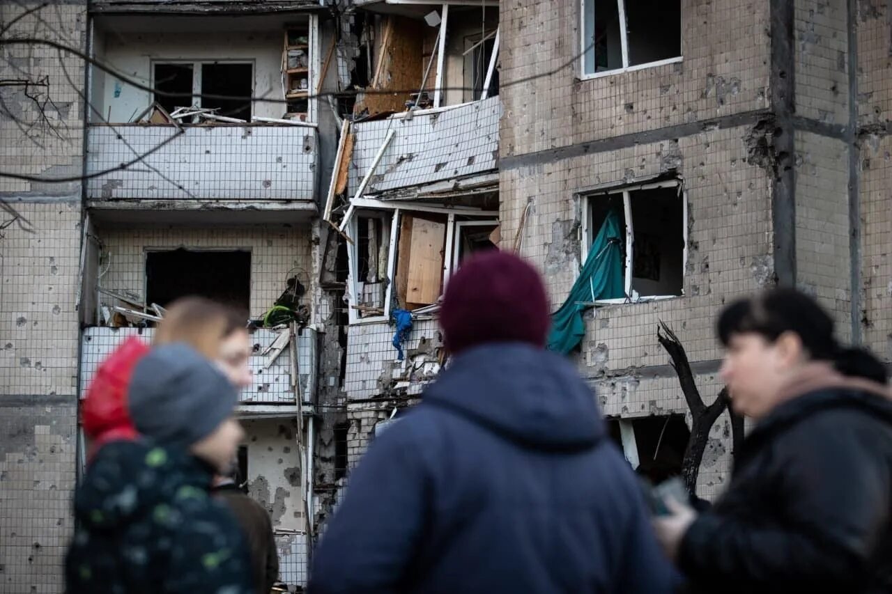 Декабрь 2023 года обстрел. Многоэтажные дома. Разрушенные дома в Украине. Дом в Киеве после обстрела.
