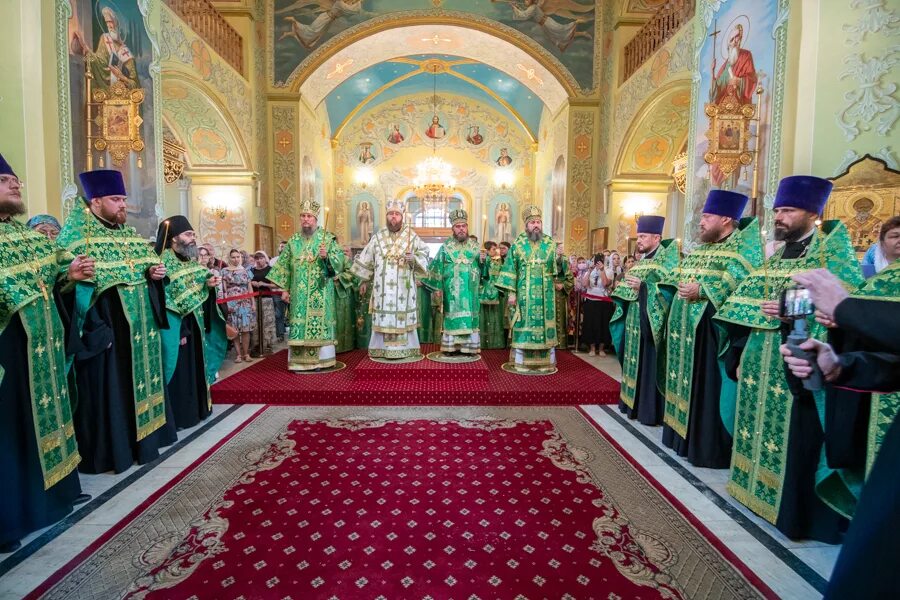 Покров Пресвятой Богородицы служба в храме. Встреча мощей в Покровской церкви Саратова. Храм Покрова богослужение в Уссурийске. Архиерейское богослужение Пензенская епархия на февраль 2023. Архиерейское богослужение пензенская епархия