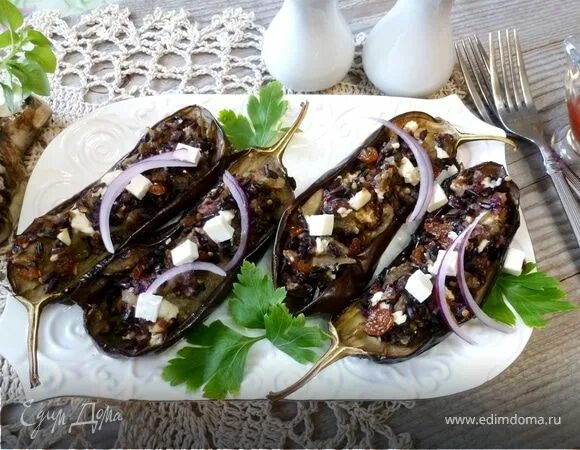 Баклажан фаршированный рисом. Баклажаны фаршированные рисом и нутом. Рис с баклажанами. Баклажан фаршированный рисом. Лодочки из баклажанов с фаршем в духовке.