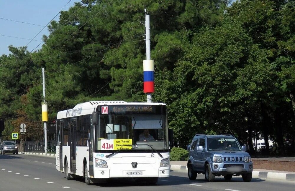 Муниципальные автобусы новороссийска. Автобус новороссийск. Джанхот новороссийск автобус. Новороссийск автовокзал маршрут. Маршрутка новороссийск.