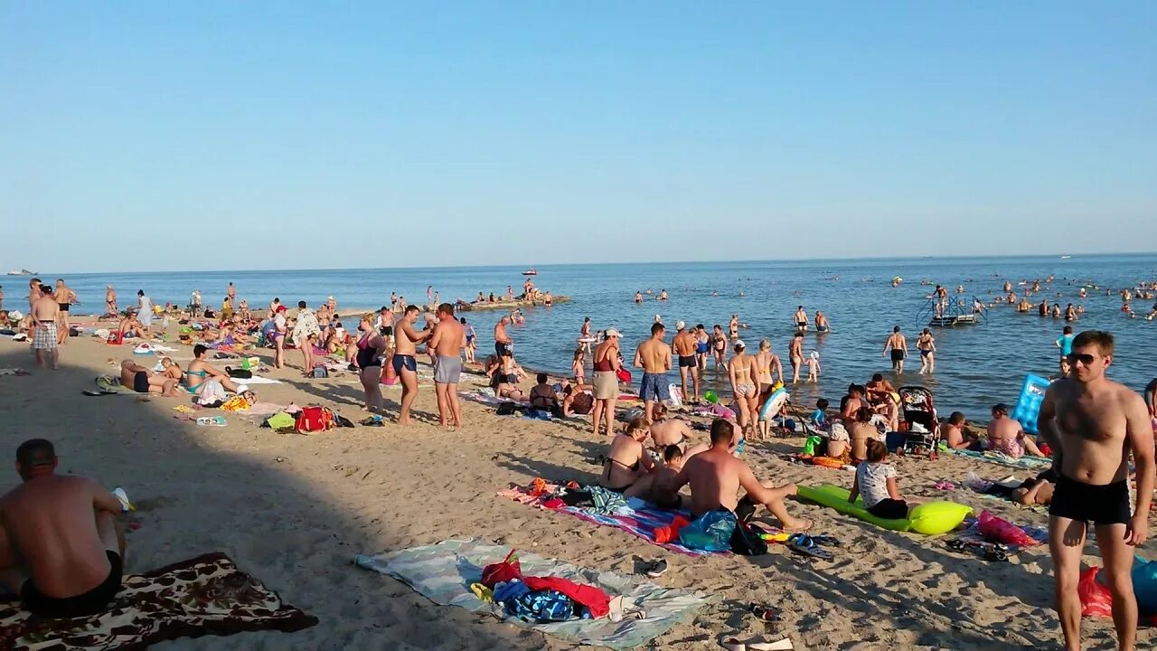 Парк морской таганрог. Центральный пляж таганрог. Елисеевский пляж таганрог аквапарк. Таганрогский залив пляжи. Пляж тополек в таганроге.